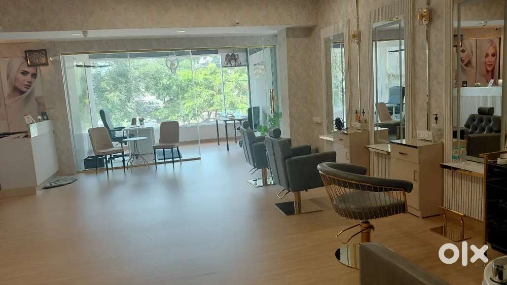 Full salon later