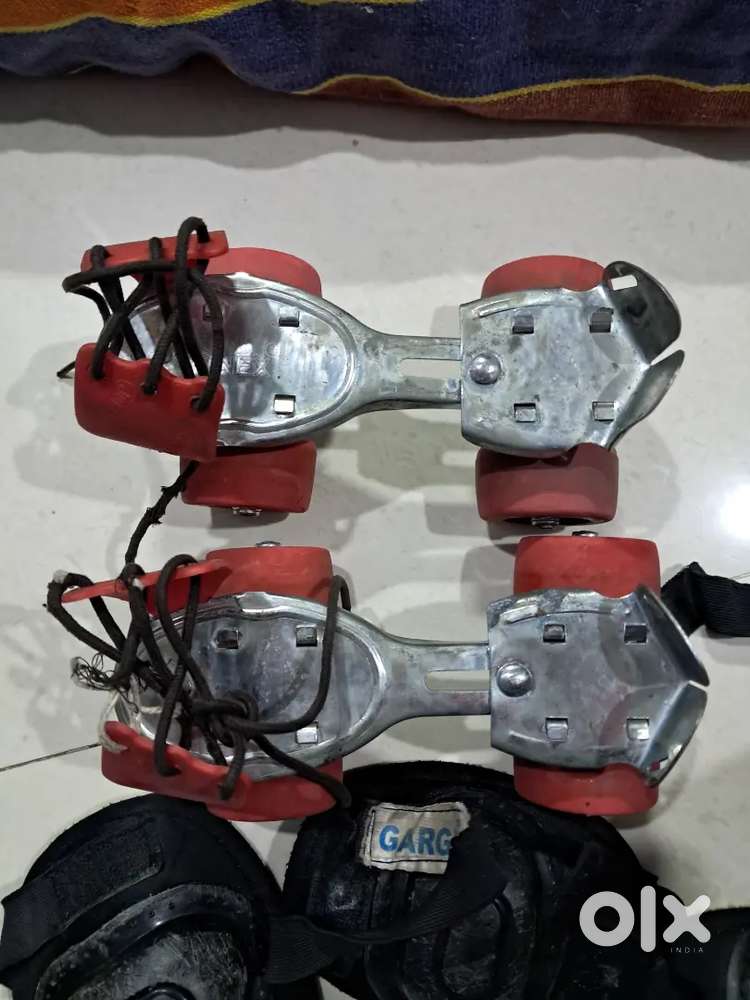 Skating shoes