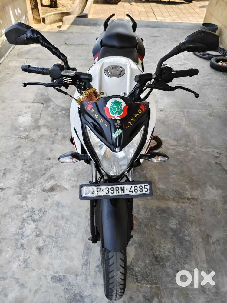 BAJAJ NS 160 WHITE