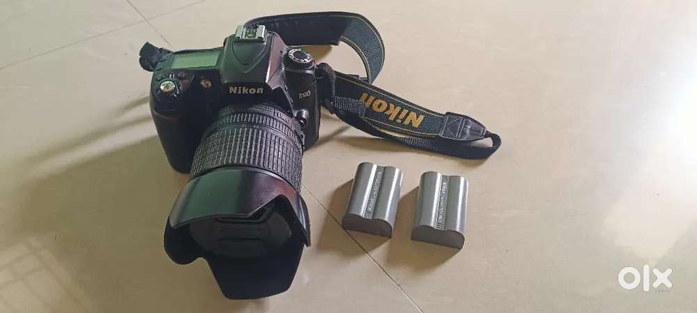 NIKON D90. CAMERA Very late used with two original battery