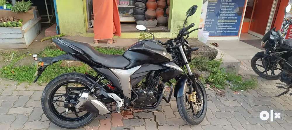 Gixxer 155 very good condition all papers clear single owner