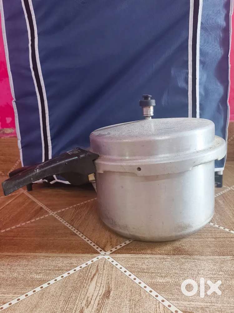 Pressure cooker