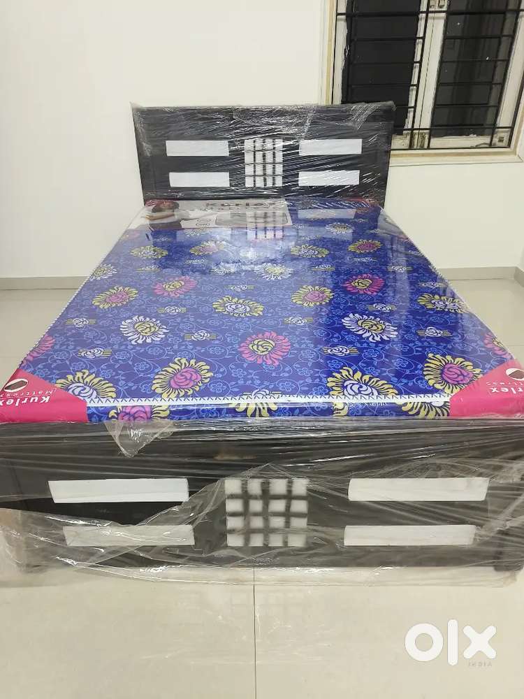 Brand new furnitures 4/6 cot with mattress at affordable price