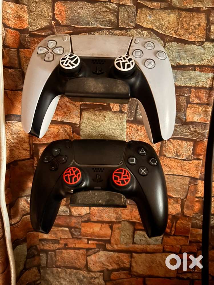 Ps5 with 2 controller