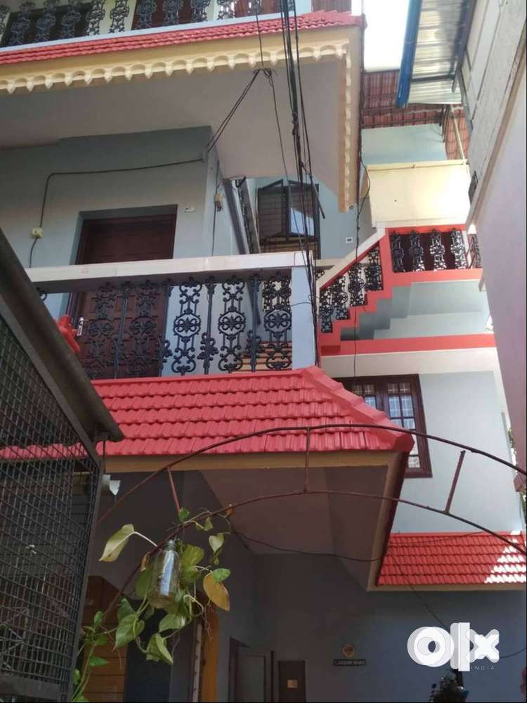 Room for Gents students bachelors near kaloor junction 2500