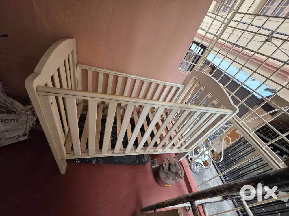 Used Baby crib in good condition for immediate sale