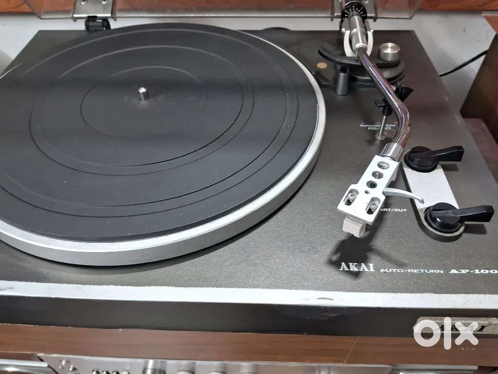 Akai.turn table AP 100 C