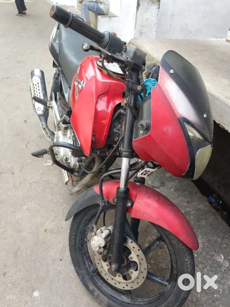Pulsar 150 red