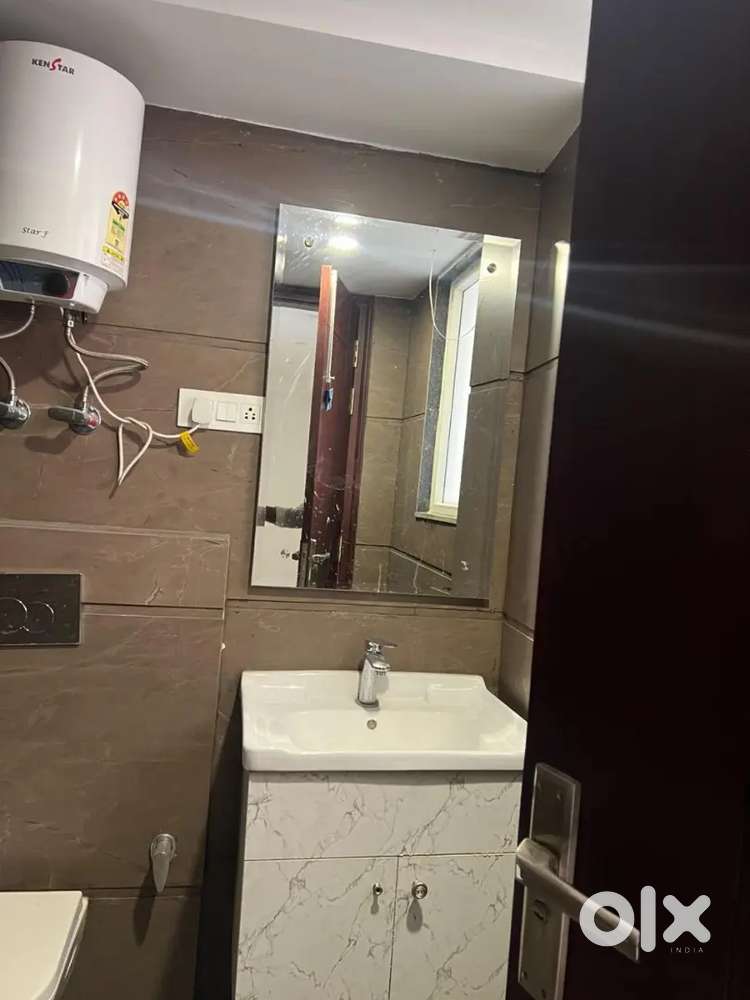 Emrald Hills Floor for sale in Sec 65 Gurgaon