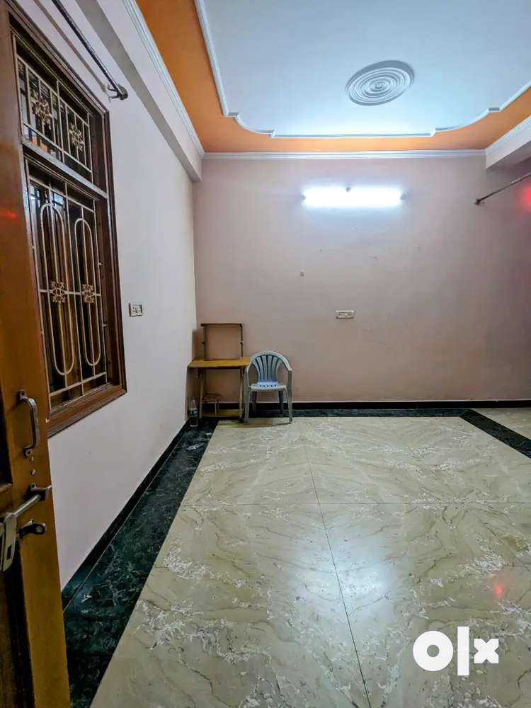 1 BIG ROOM WITH ATTACHED BATHROOM IN A GATED SOCIETY