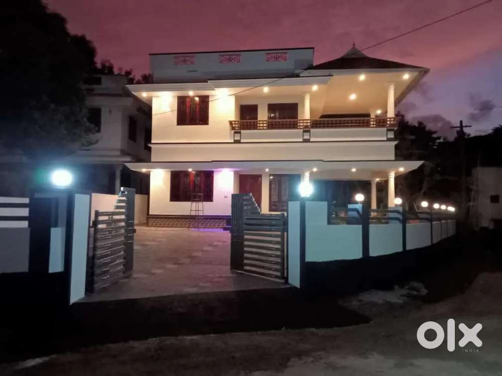 2300 square feet house with fully furnished flat and water facility