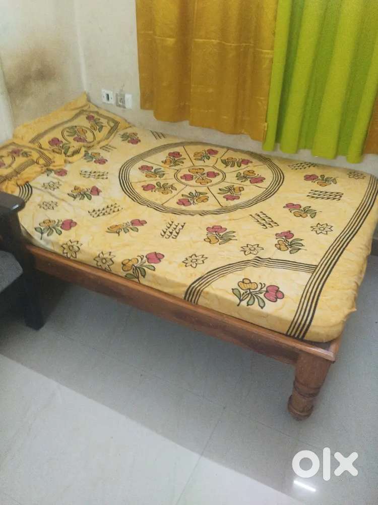 Diwan 4X6 cot with Bed