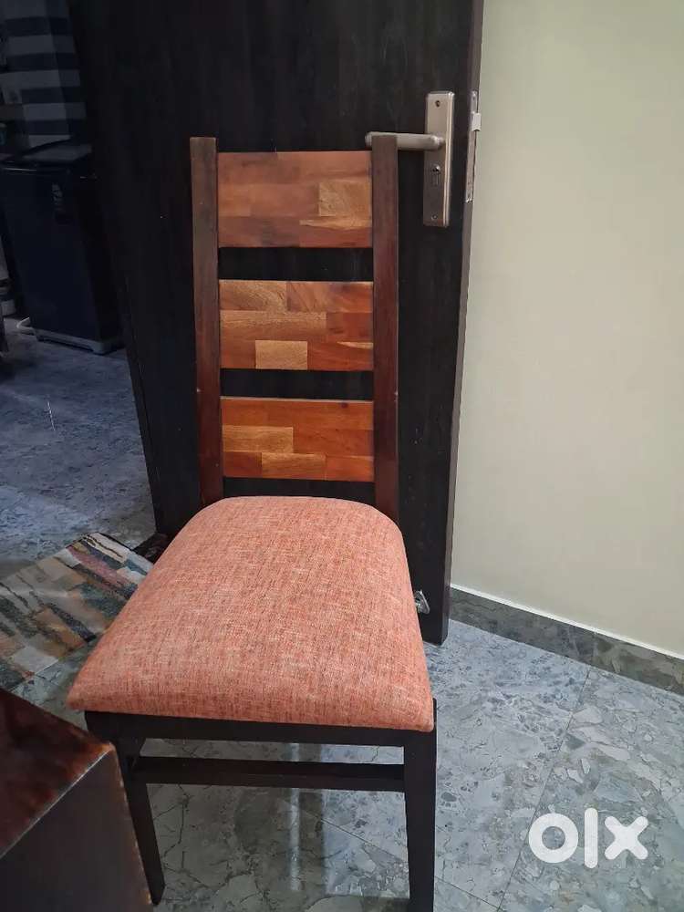 Dining table with 6 chair