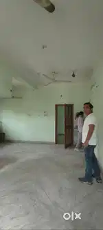 2 बीएचके सुंदर नगर में प्रथम तल पर फैमिली के लिए देना है