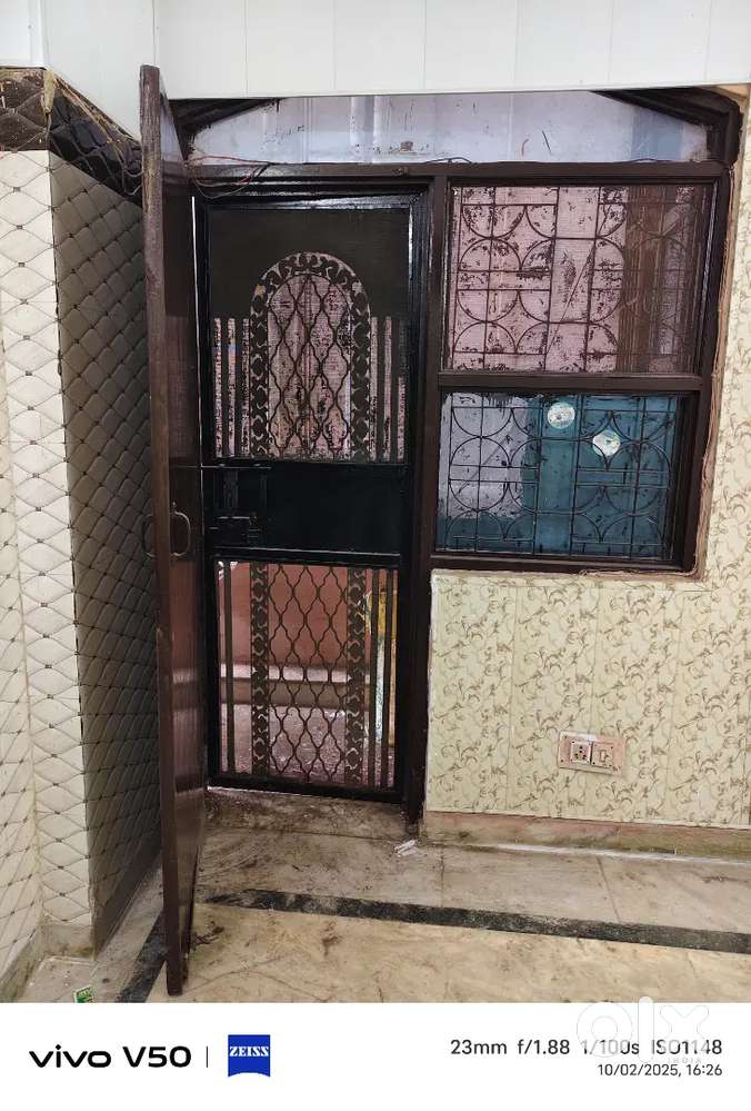 A Proper Vantilated Front side semi furnished 3BhK for Rent