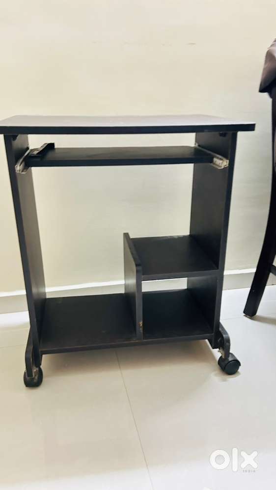 New computer table in working condition