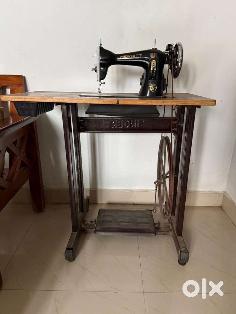 Merritt by Singer Sewing Machine with Motor & Manual Pedal