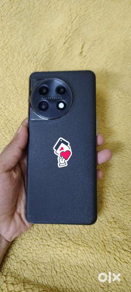 One plus 11 5G. Brand new like phone. Affordable price