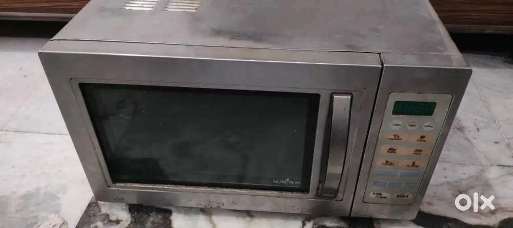 GOOD CONDITION MICROWAVE