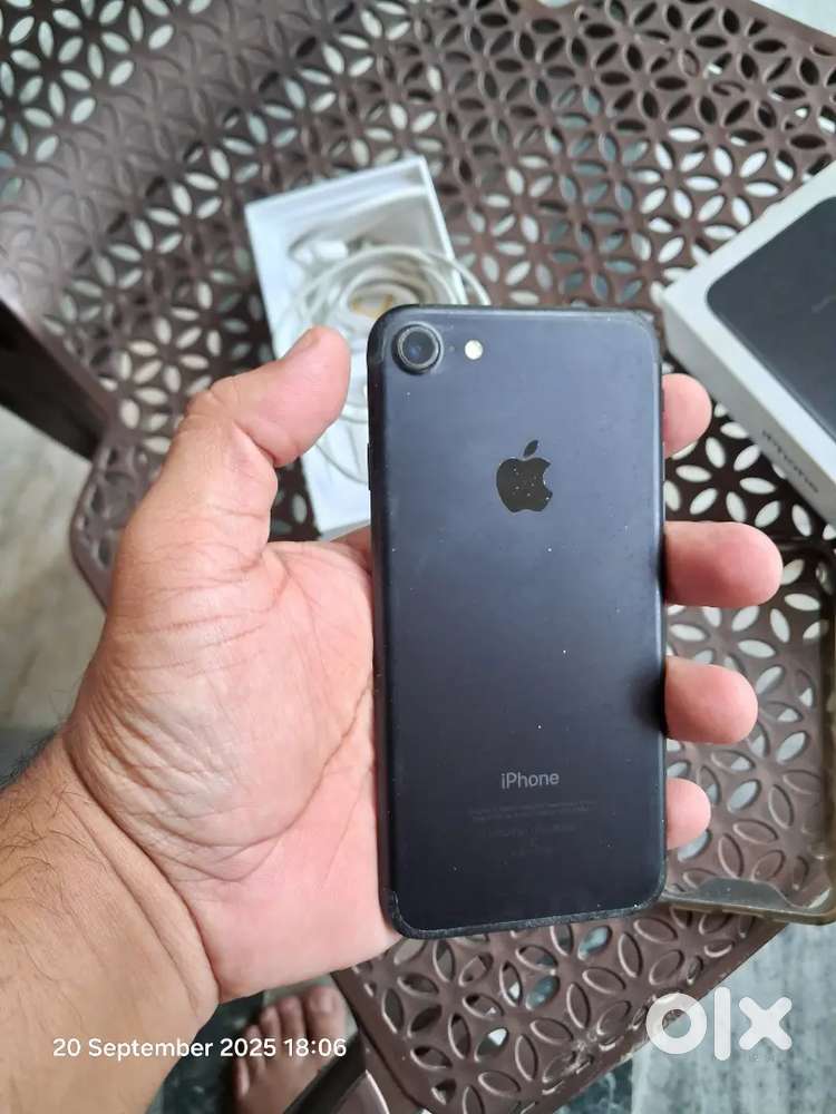 IPHONE 7 with 128GB ROM