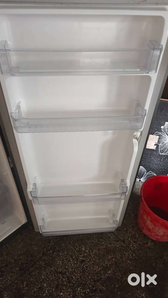Selling 1.5 years old fridge whirlpool 184 litre 2 star