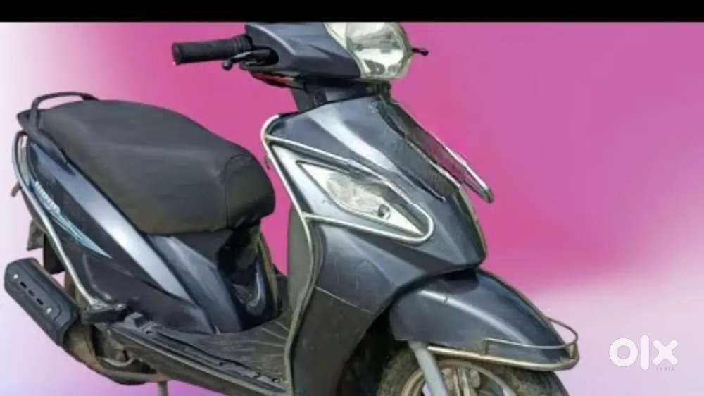 Single hand... city drive.. one kick start