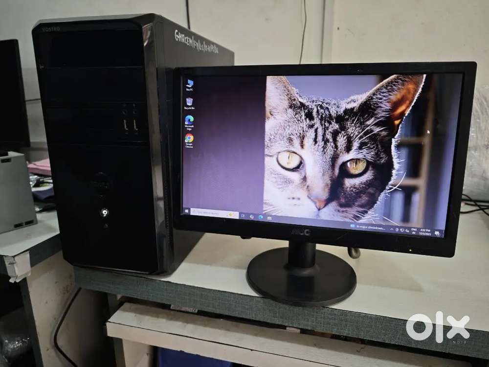 DELL 4TH GEN PENTIUM PC SET 6GB RAM 500 GB HARD DISK 15.6 LED MONITOR