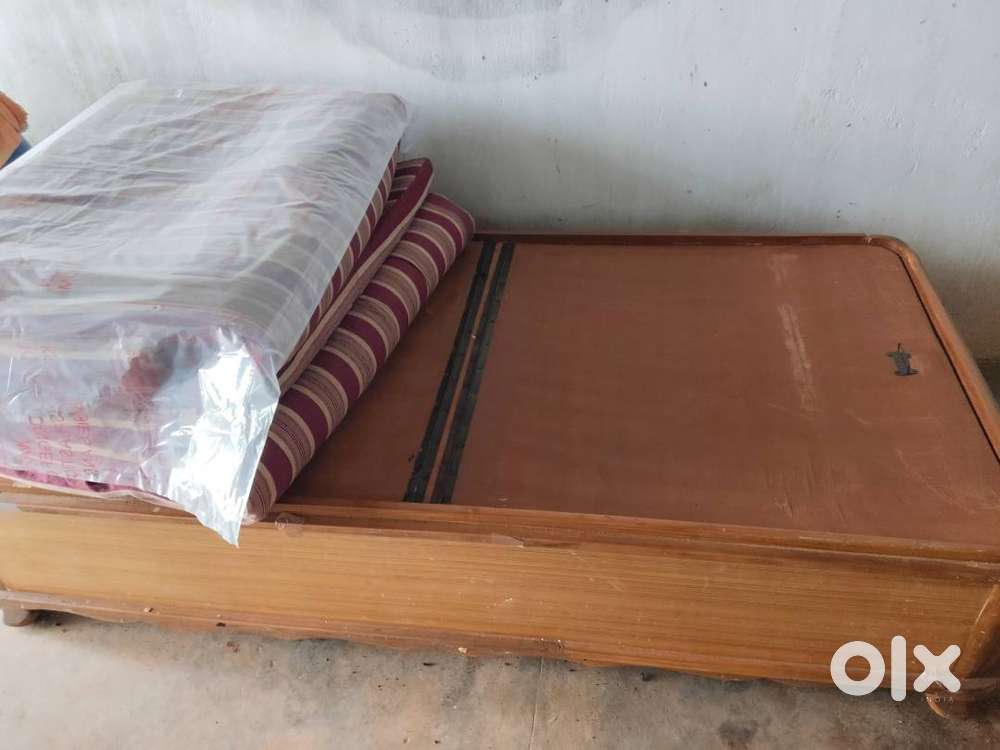 DIWANA BOX SINGLE BED WITH MATTRESS ETC