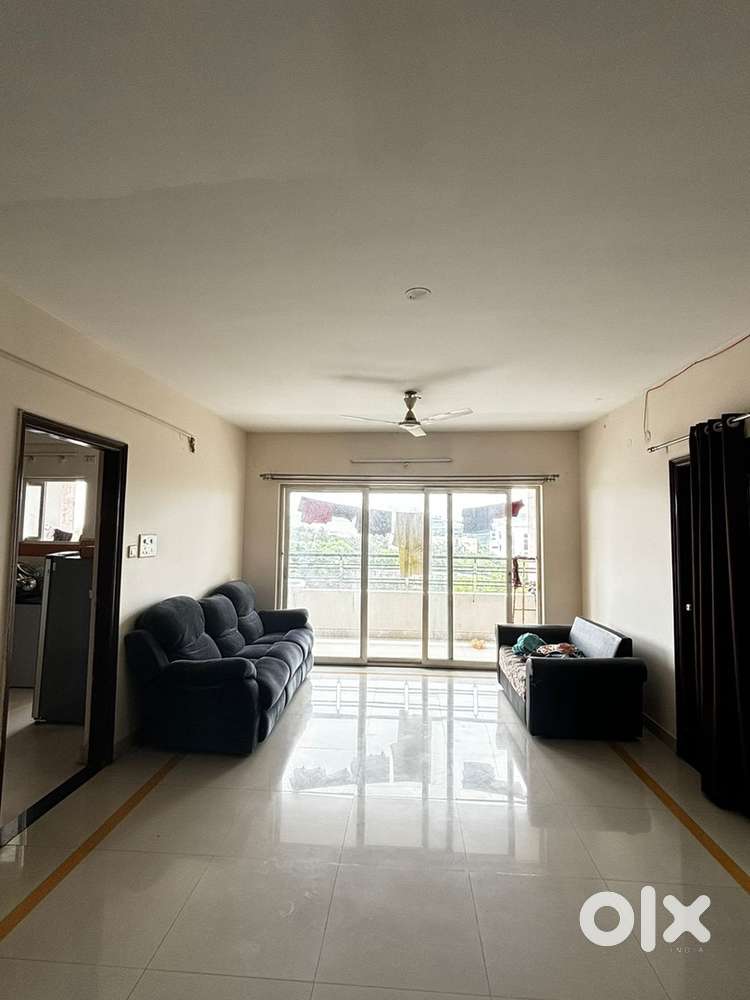 Female flatmate needed