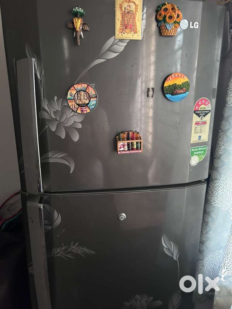 Selling double door LG 180L fridge