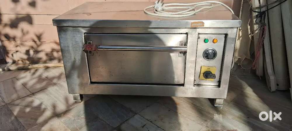 Commercial oven steel body