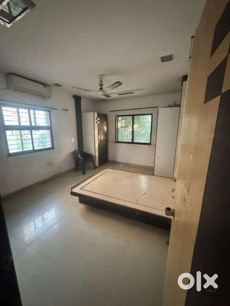 Looking for 2 Female Flatmates