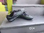 FOOTBALL SHOE