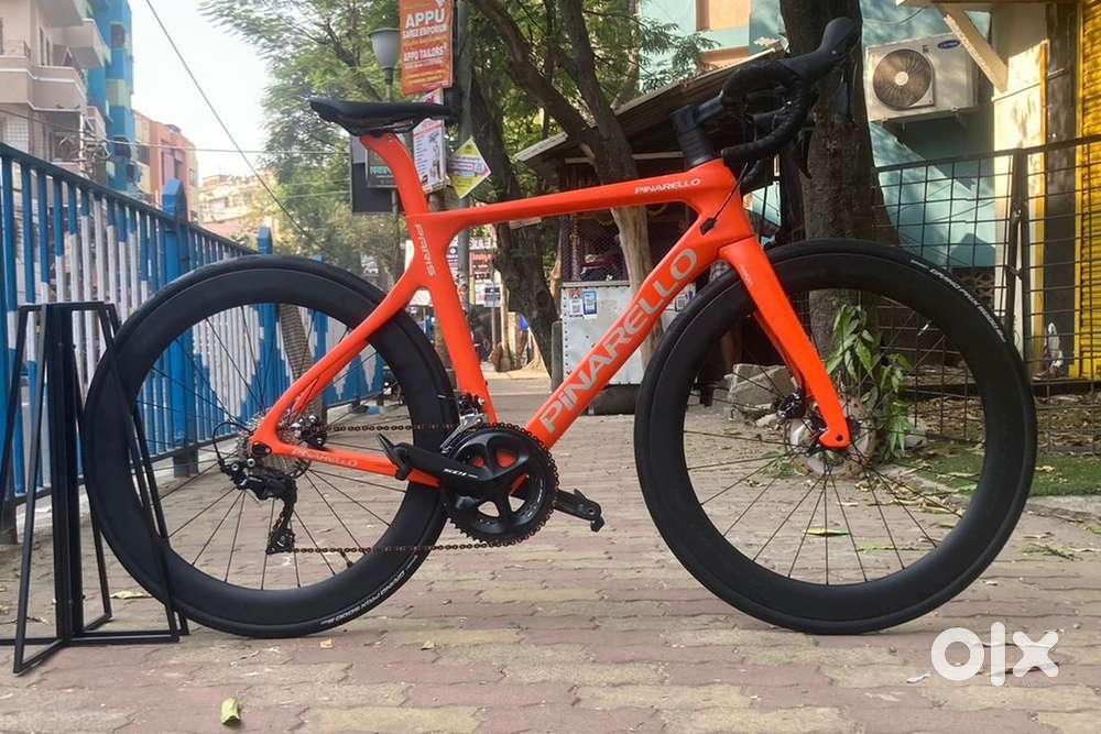 Pinarello full carbon road cycle