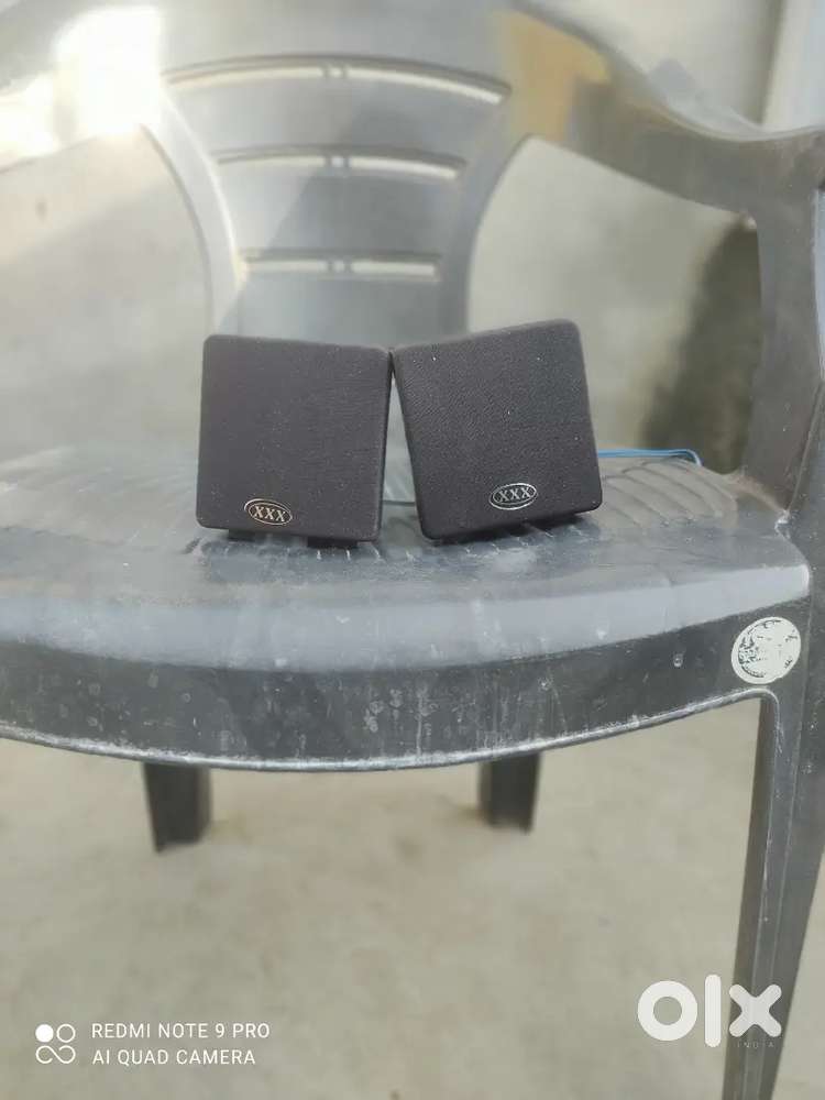 TWO SMALL SPEAKERS(NO BLUE TOOTH)