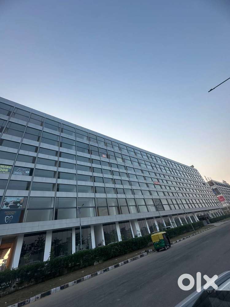 COMMERCIAL INVESTMENT DOUBLE HIEGHT SHOWROOM NEAR AIRPORT MOHALI