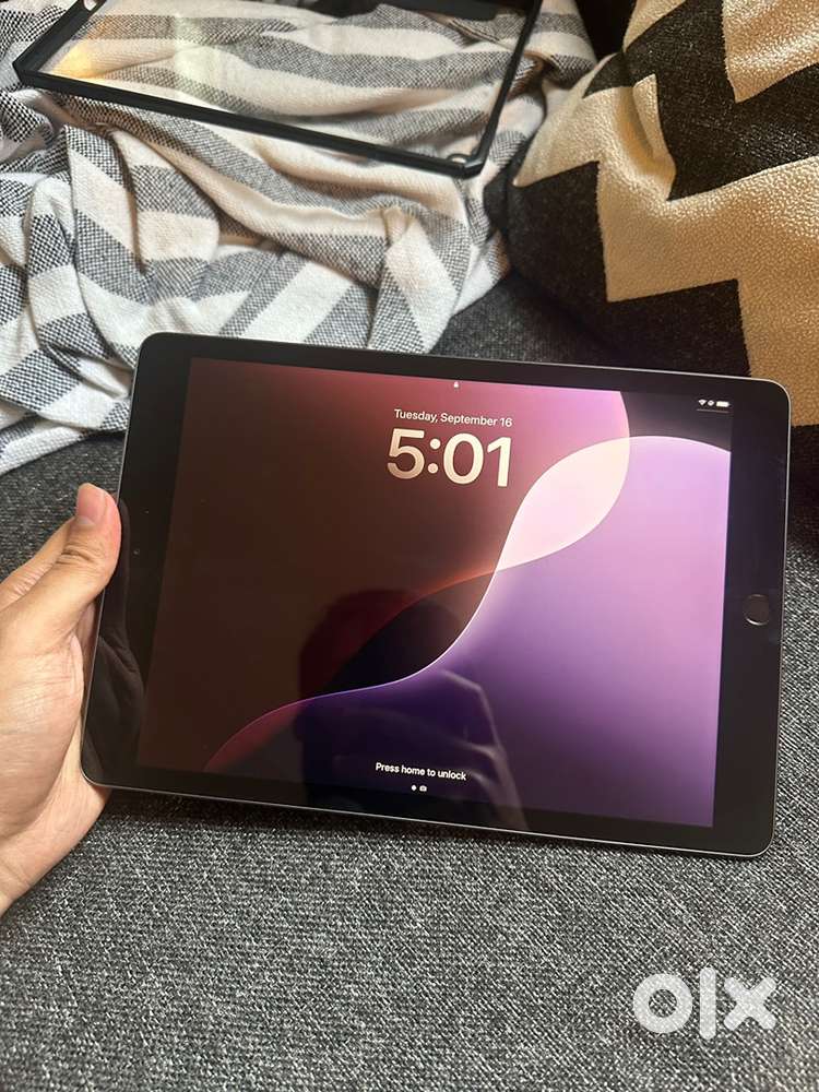 Apple Ipad 8th Gen (WIFI 32GB) + Flip Cover