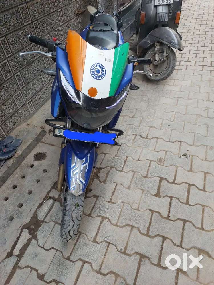 TVS Apache 180 RTR BLUE