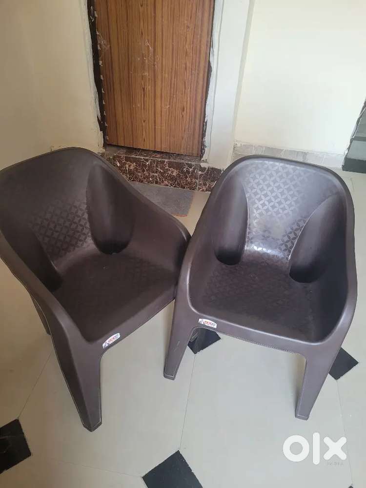 2 Chairs, 1 plastic stool