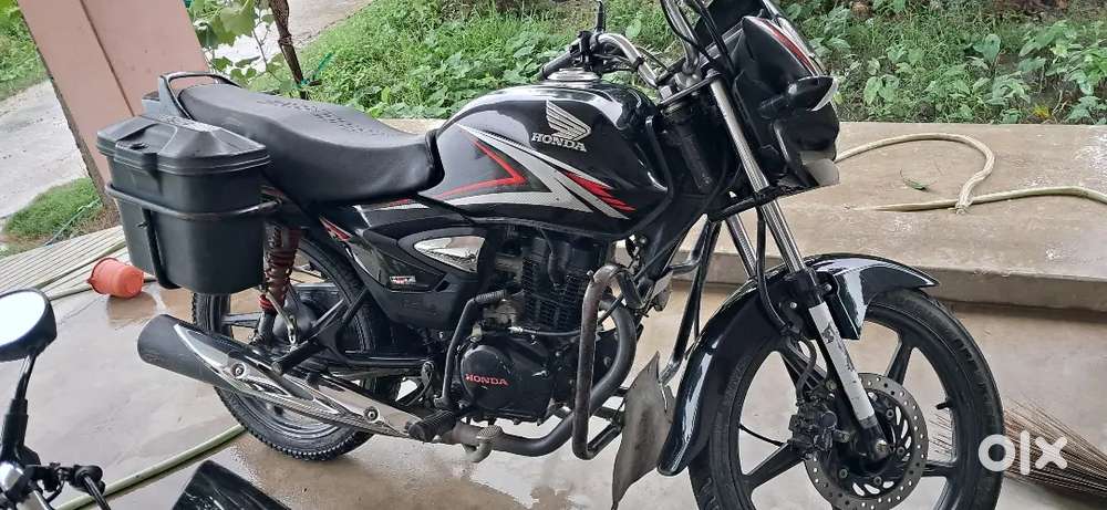Gadi showroom condition me hai