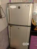 260 l double door fridge in very well condition