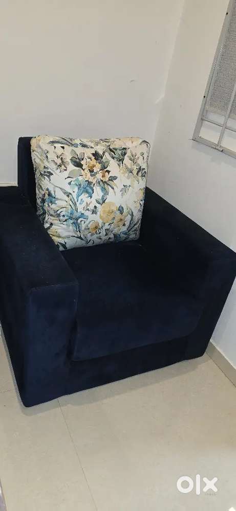 Selling 1 sofa