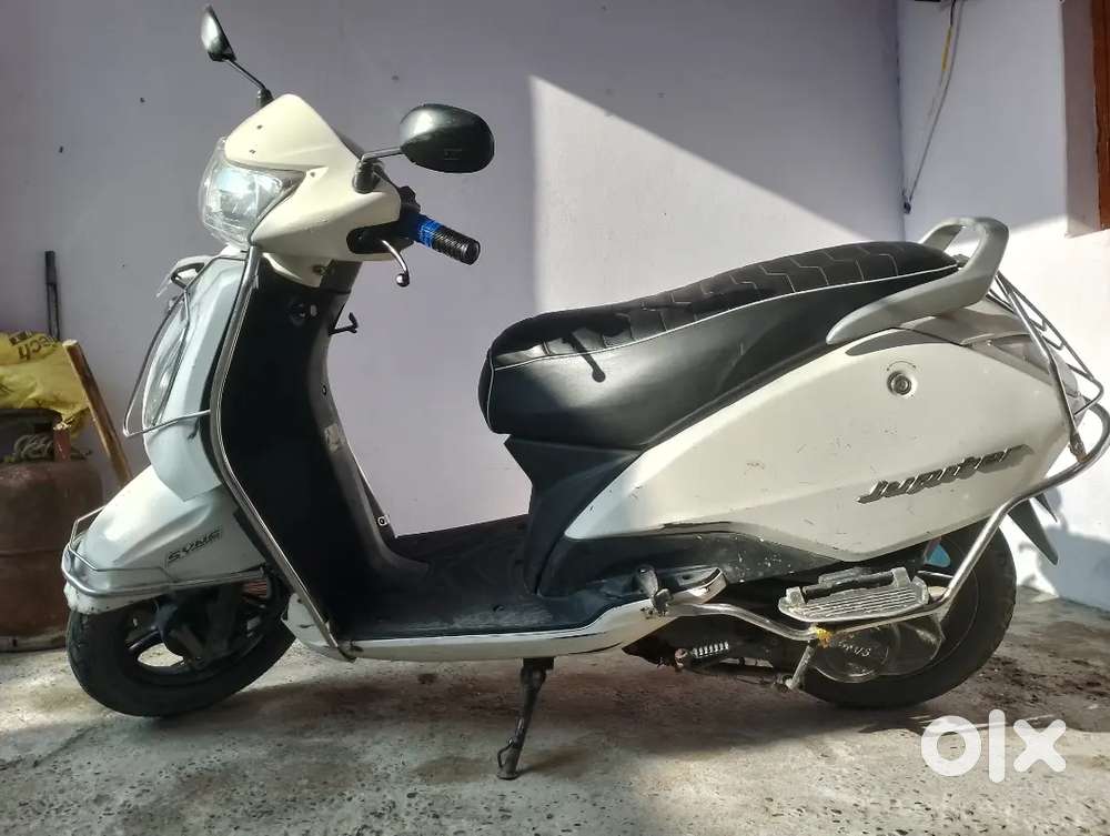 Scooter of 33,000 with original papers