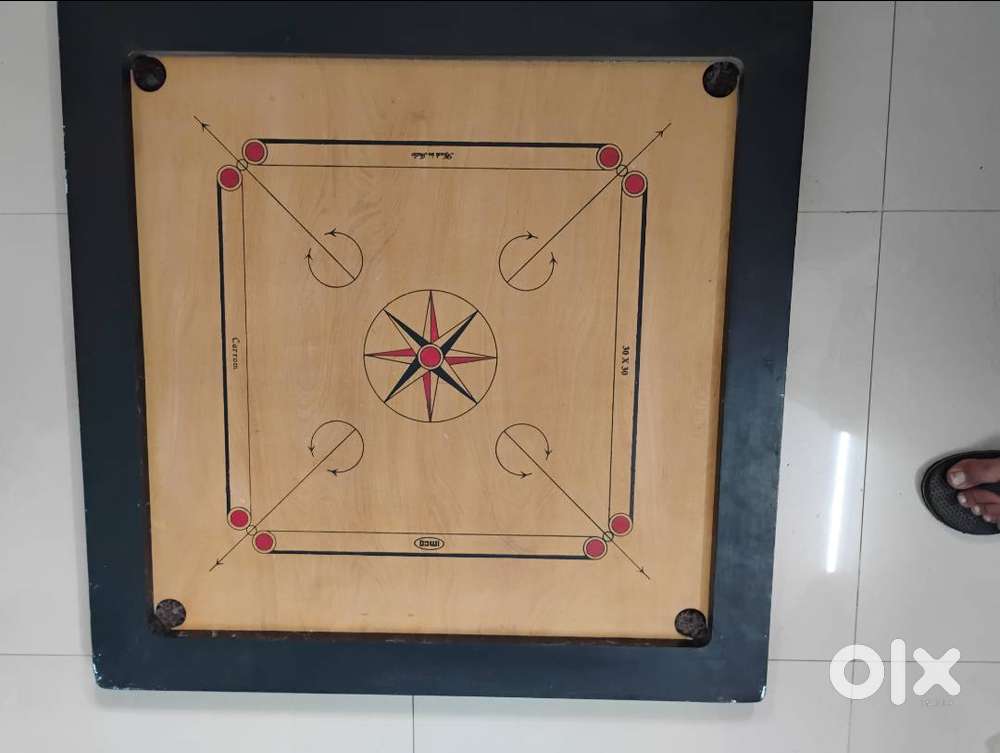 Classic Carrom Board Set – Great Condition