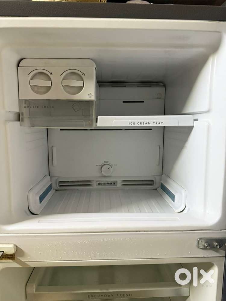 Whirlpool 265 litres fridge