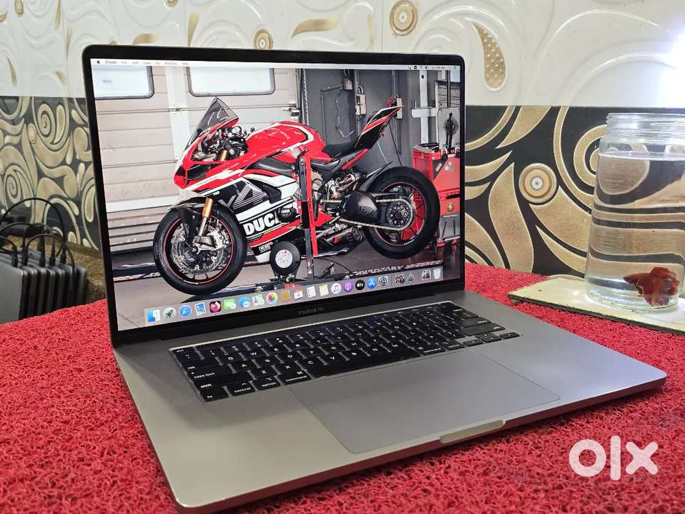 Apple Macbook Pro 2021 i9 16gb 1TB 5.5GB GFX  16inch Retina Touchbar