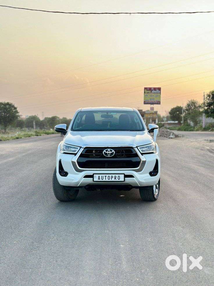 Toyota Hilux 2.8 High 4X4 MT, 2025, Diesel