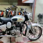 न्यू जैसा गड़ी है बच्चा डॉक्टर  पढ़ने गया है