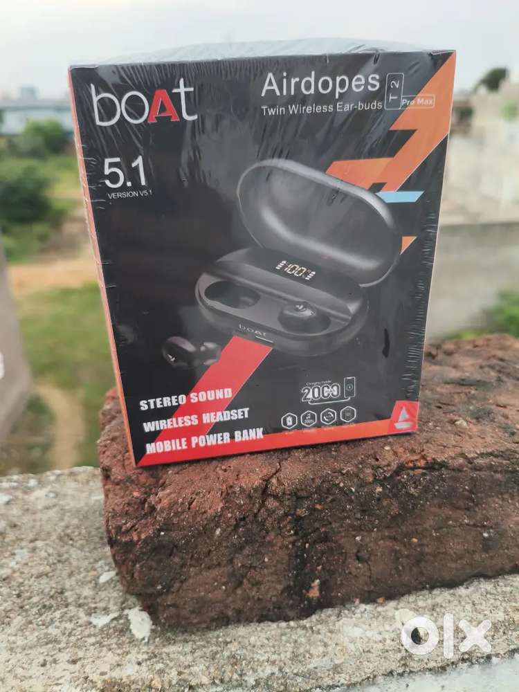 Boat Bluetooth earphone bilkul new hai 65 bluetooth earphones hai