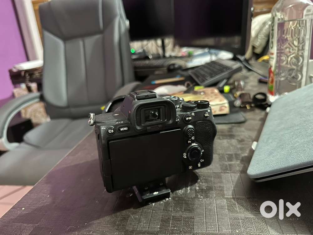 Sony a4 full frame mirror less with two lens and gimble all included